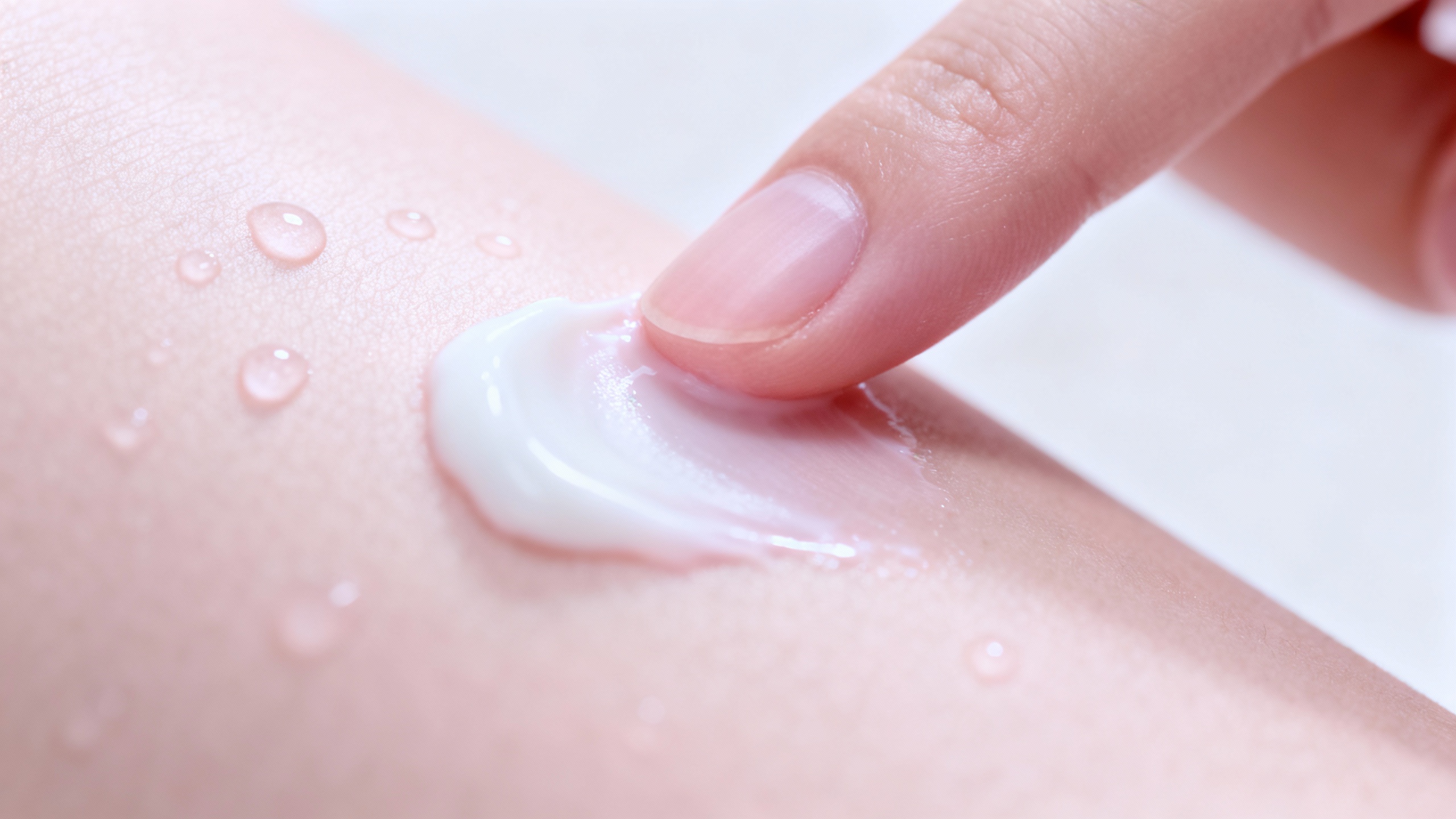 Featured image for Fl awless Skin Awaits: Unlocking the Benefits of Redness-Reducing Ointments